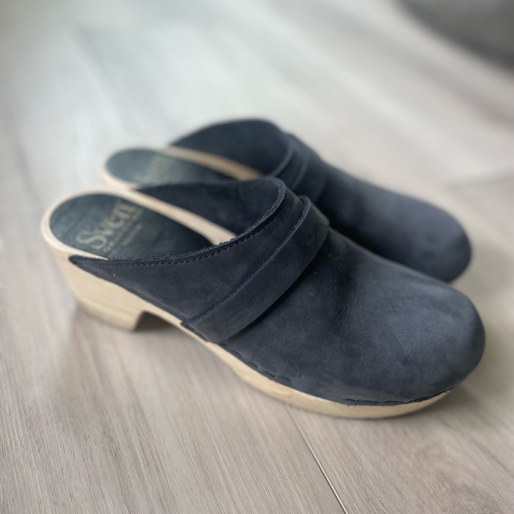 EUC Sven Original Clog w/Strap Graphite Nu Buc Bendable 2” heel Size 38